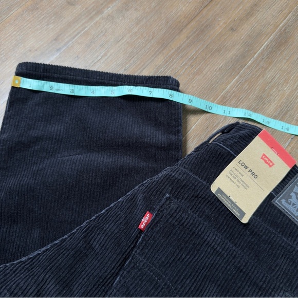 Levi’s Low Pro Pant Mid Rise Black Corduroy Baggy 90s Relaxed Straight Leg - Picture 3 of 11